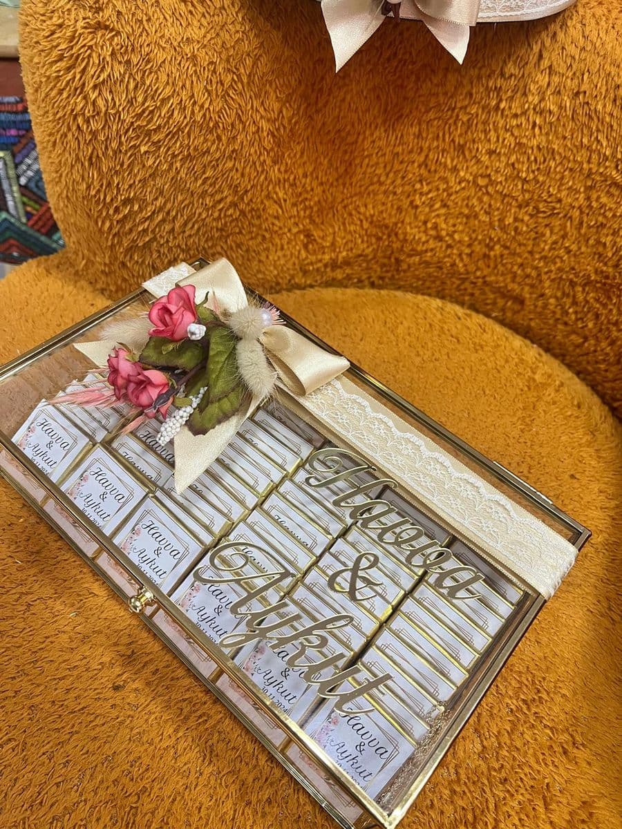 Beyaz Kurdelalı Gold Büyük Kutuda Çikolata - Küçük Görsel 4