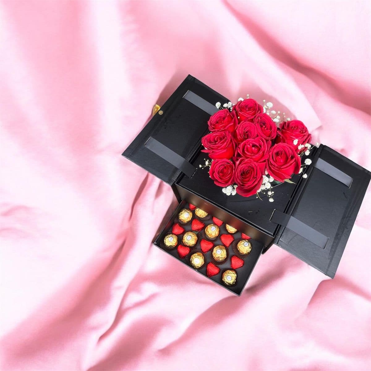 Lüx  Siyah Kutuda Güller Ve Ferro Rocher Çikolata