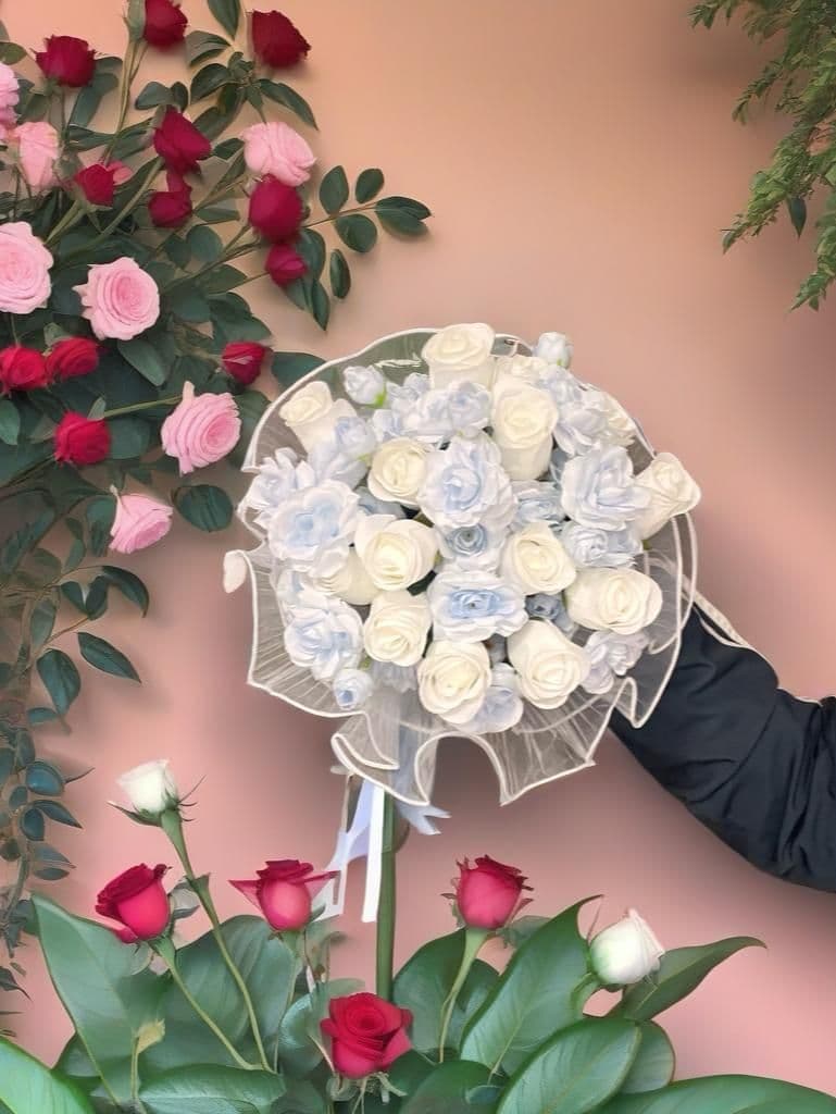 Bebe Mavisi Ve Beyaz Gül El Çiçeği - Küçük Görsel 2