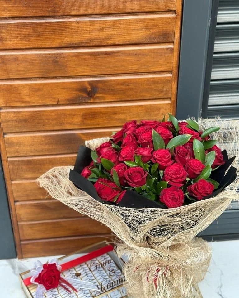 Abakalı 51 Canlı Gül Ve Çikolata - Görsel 1