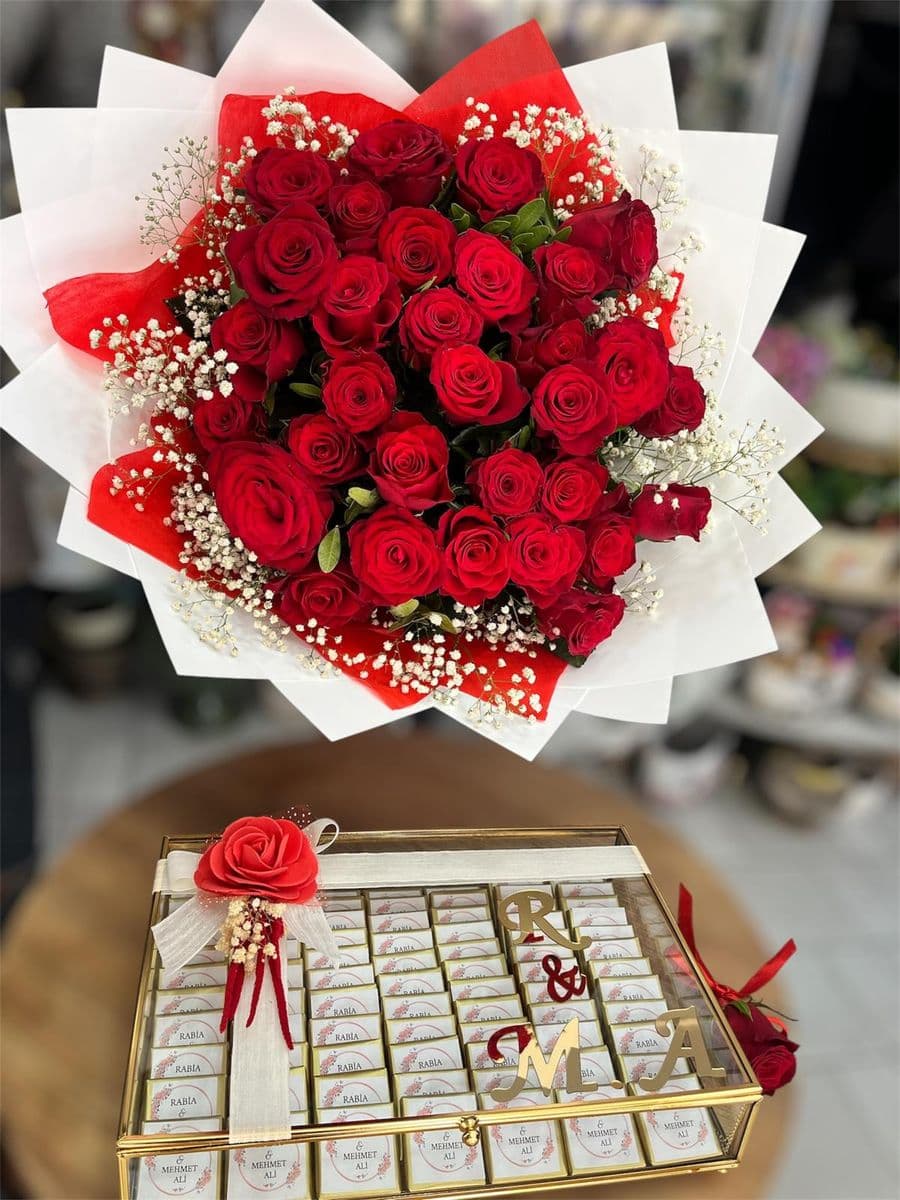 31 Canlı Gül Ve Çikolata