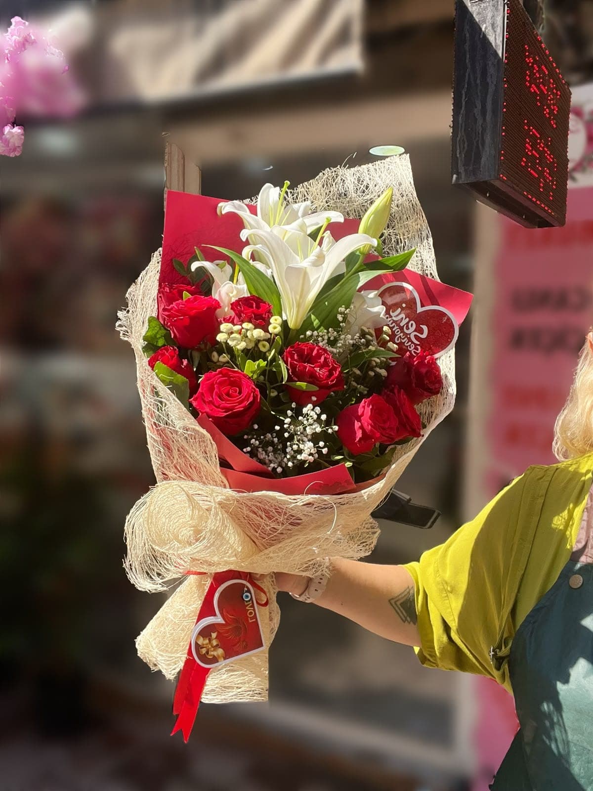 Lilyum Ve Gül Asaleti - Görsel 1