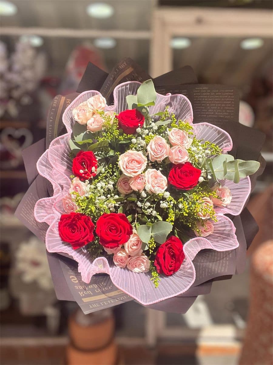 Kırmızı Gül Ve Pembe Güllerin Uyumu