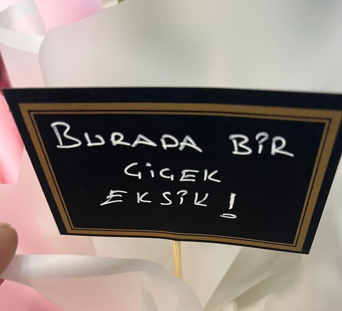 Bir Çiçek Eksik Buketi  - Küçük Görsel 2