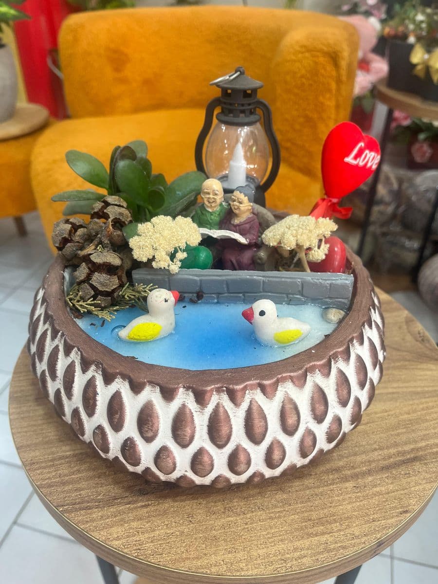 Boncuk Desenli Saksıda Göl Sefası