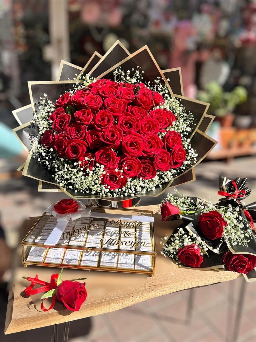 41 Canlı Gül Ve Çikolata