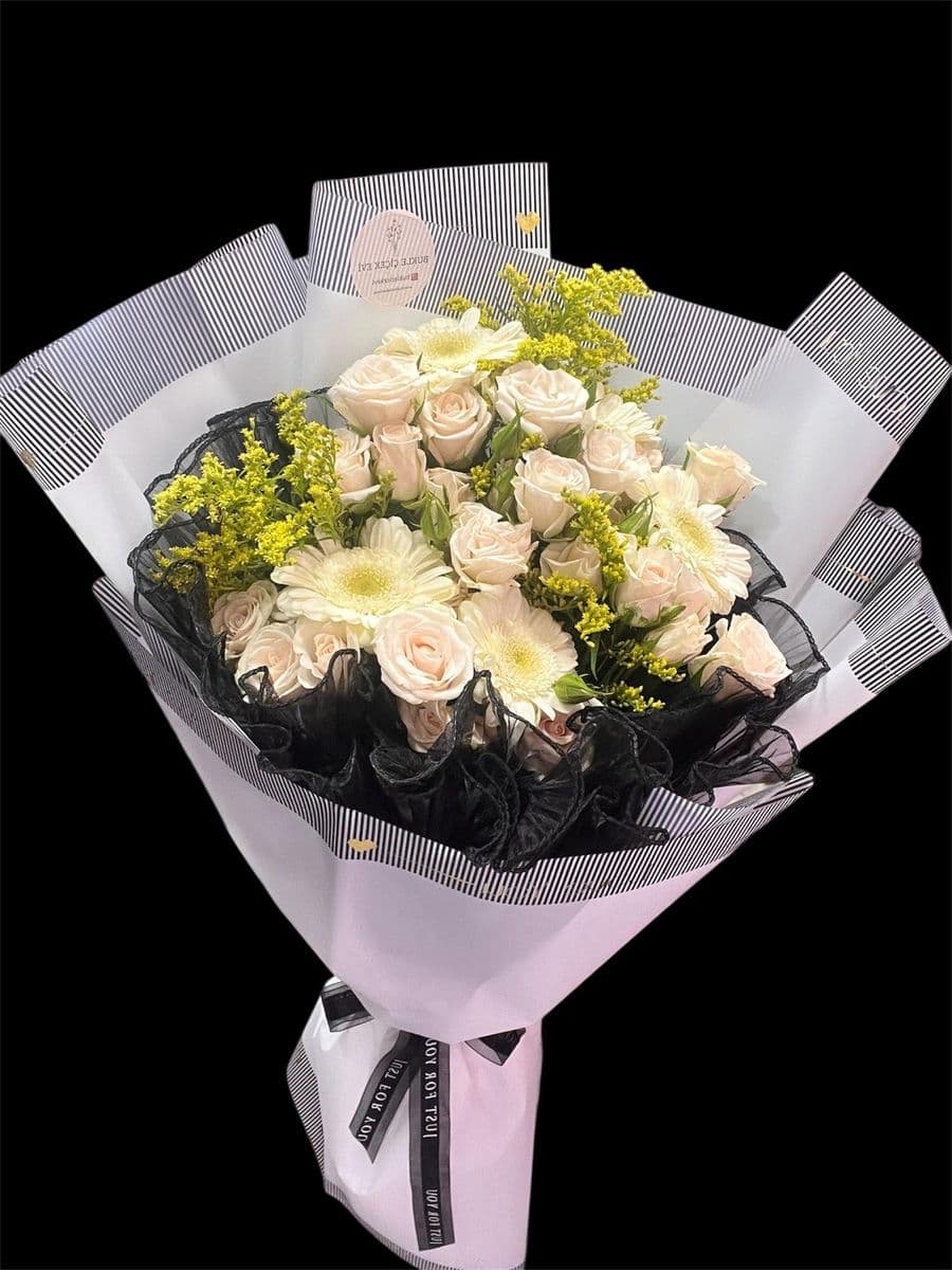 Siyah Tül Detaylı Çardak Gül Buketi - Görsel 1