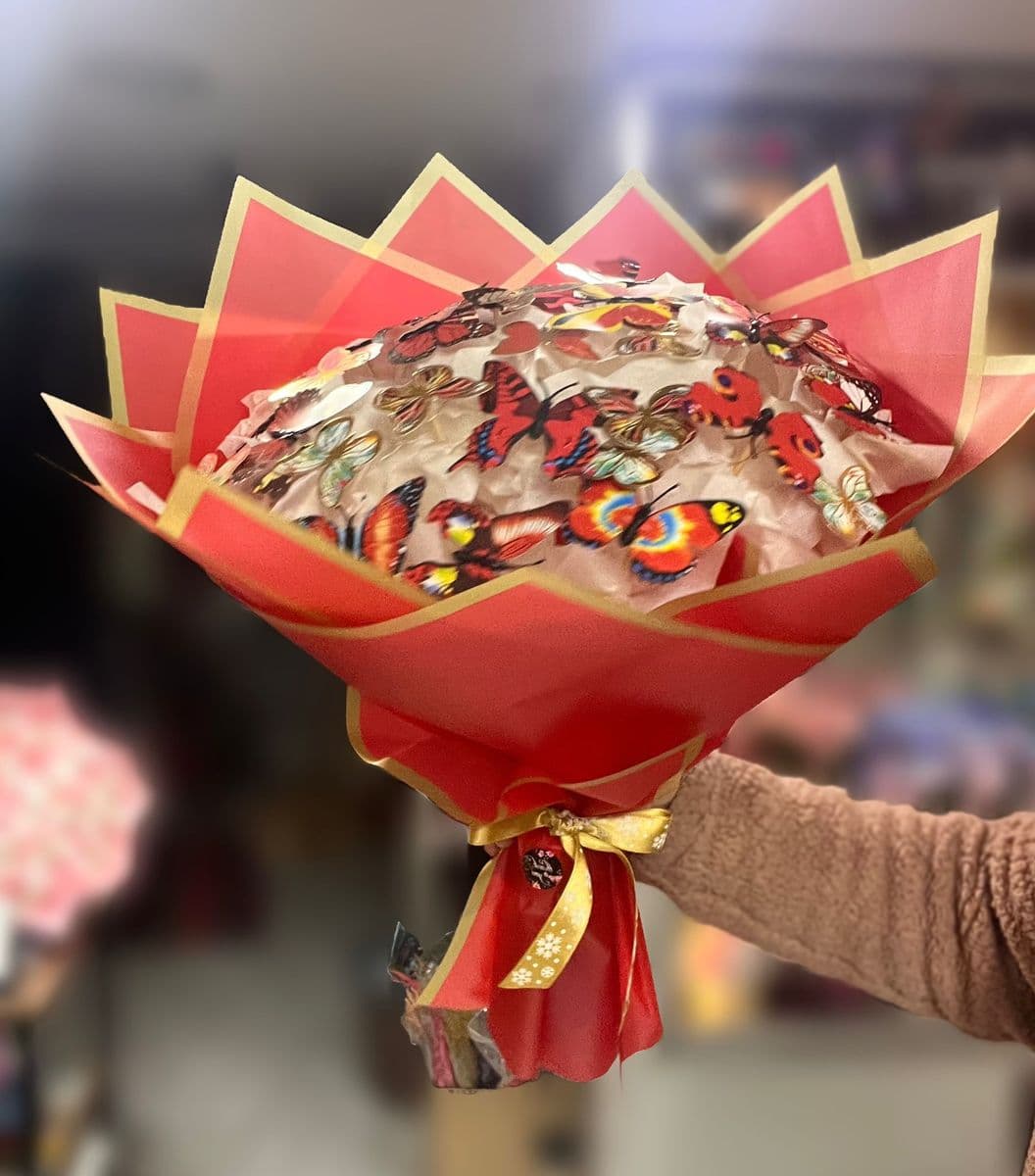 Işıklı Kırmızı Kelebekler - Görsel 1