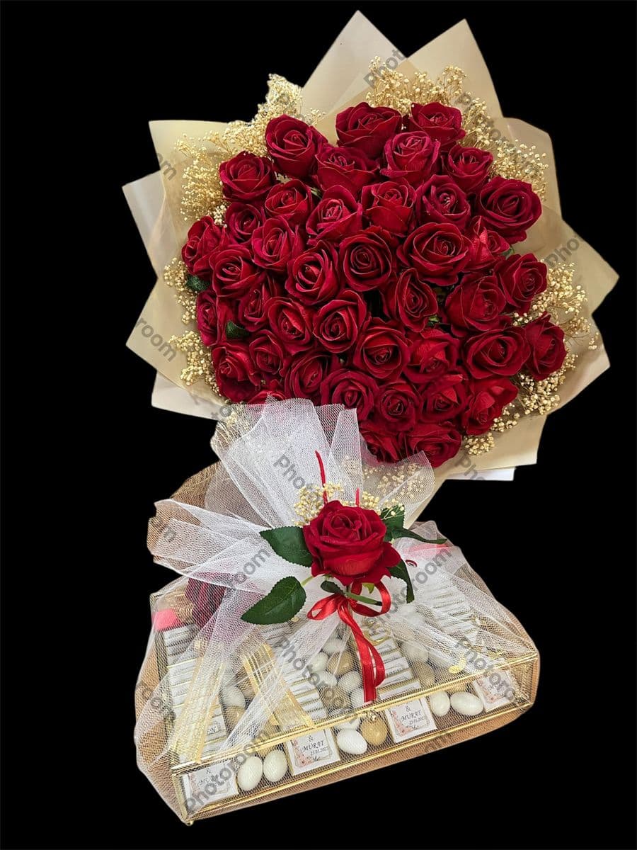 Bej Tonlarda Yapay Kırmızı Gül Ve Çikolata - Görsel 1