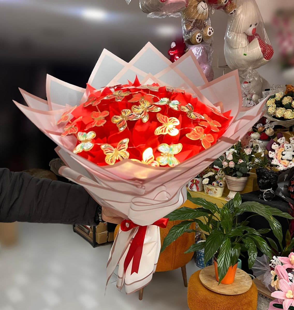 Işıklı Kırmızı Kelebek Buketi - Küçük Görsel 3