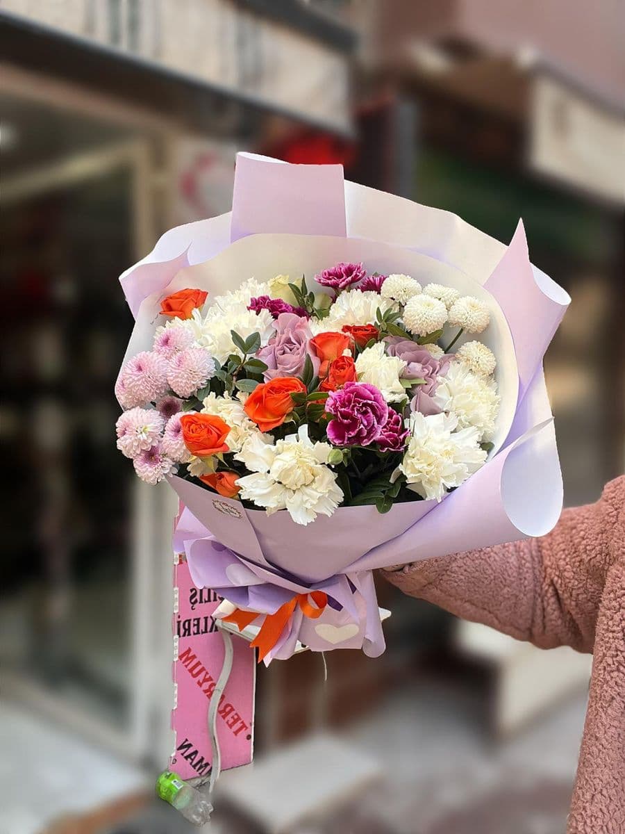 Lila Kağıtta Ponponlu Güzellik - Görsel 1