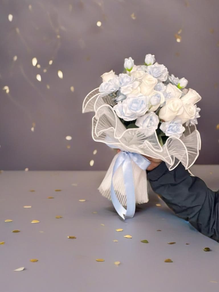 Bebe Mavisi Ve Beyaz Gül El Çiçeği - Küçük Görsel 3