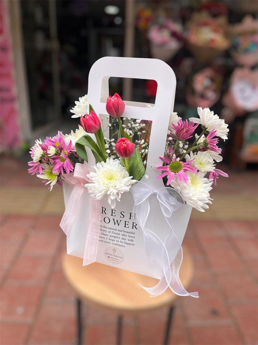 Çantada Laleli Zerafet - Küçük Görsel 2