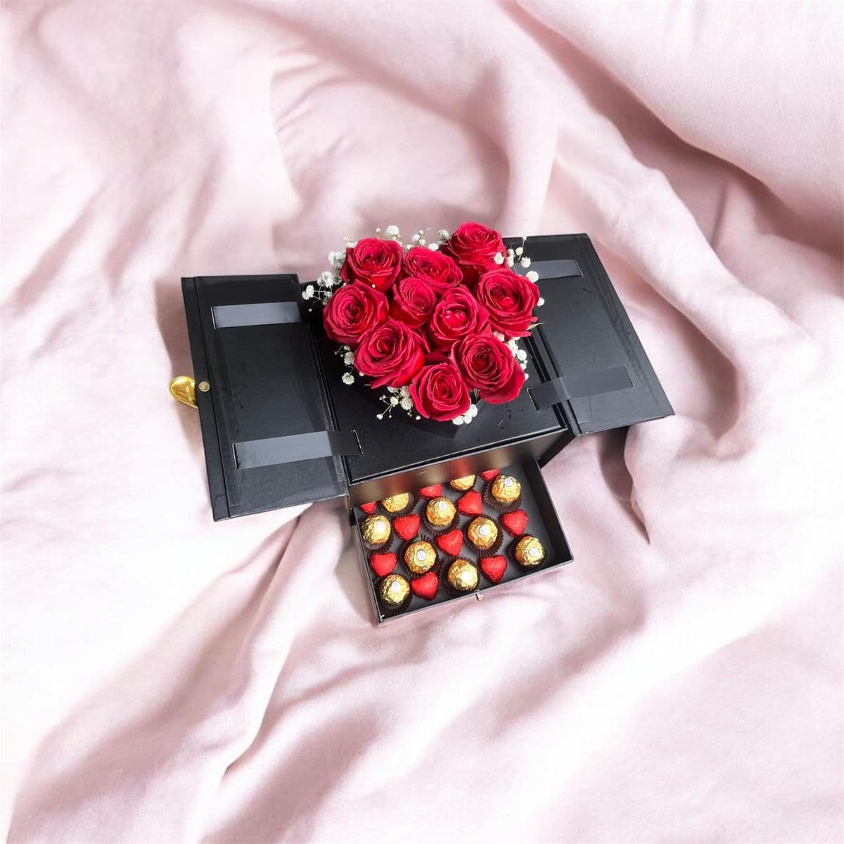 Lüx  Siyah Kutuda Güller Ve Ferro Rocher Çikolata - Küçük Görsel 3