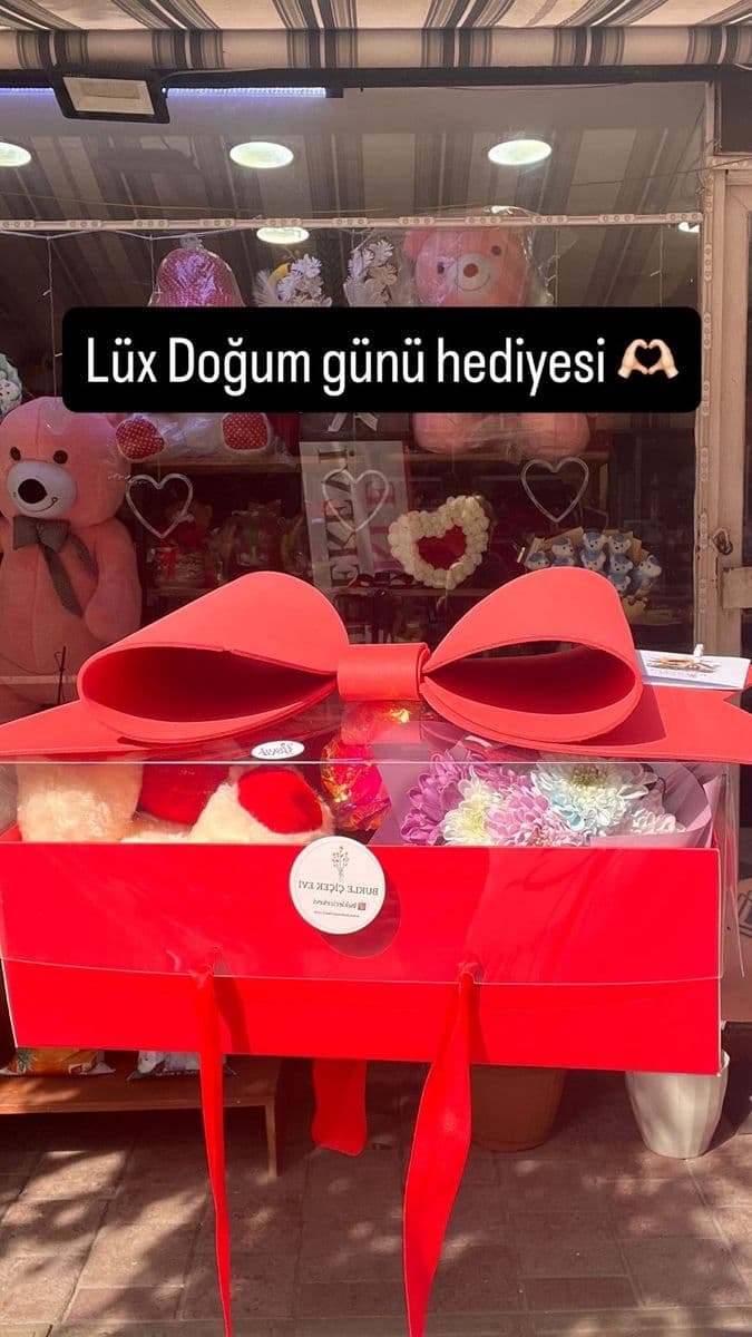 Büyük  Ve Şık Hediye Kutusu
