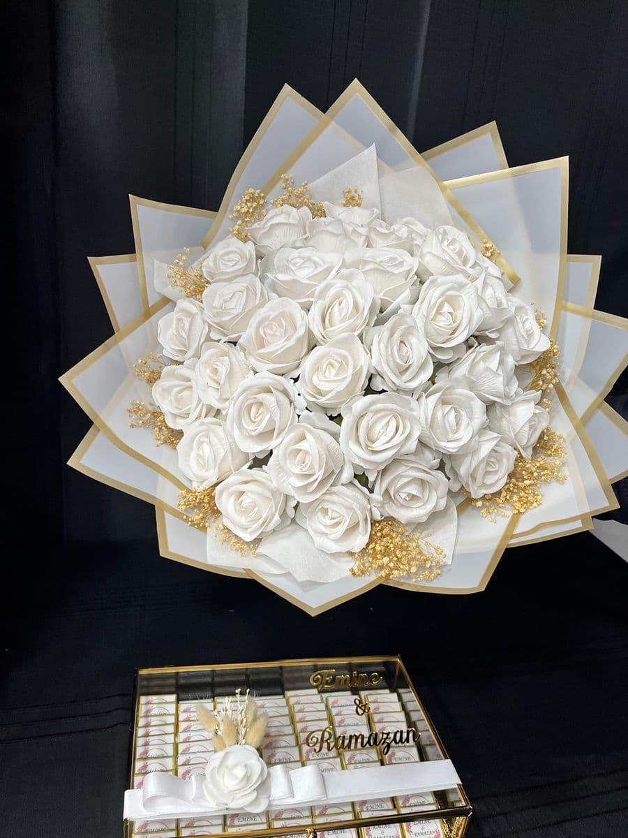 Yapay Beyaz Gül Buketi Ve Çikolata