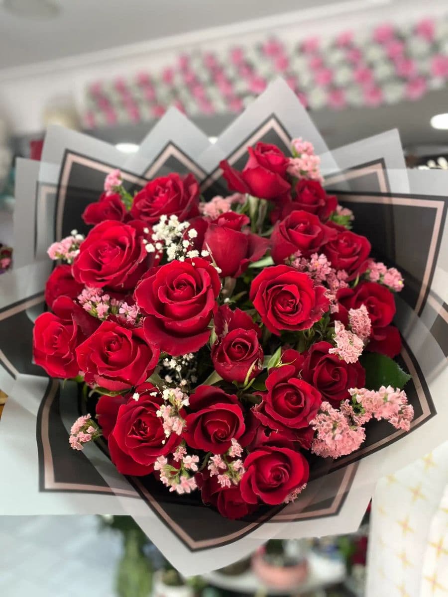 Siyah Jelatinde 21 Lİ Gül Buketi