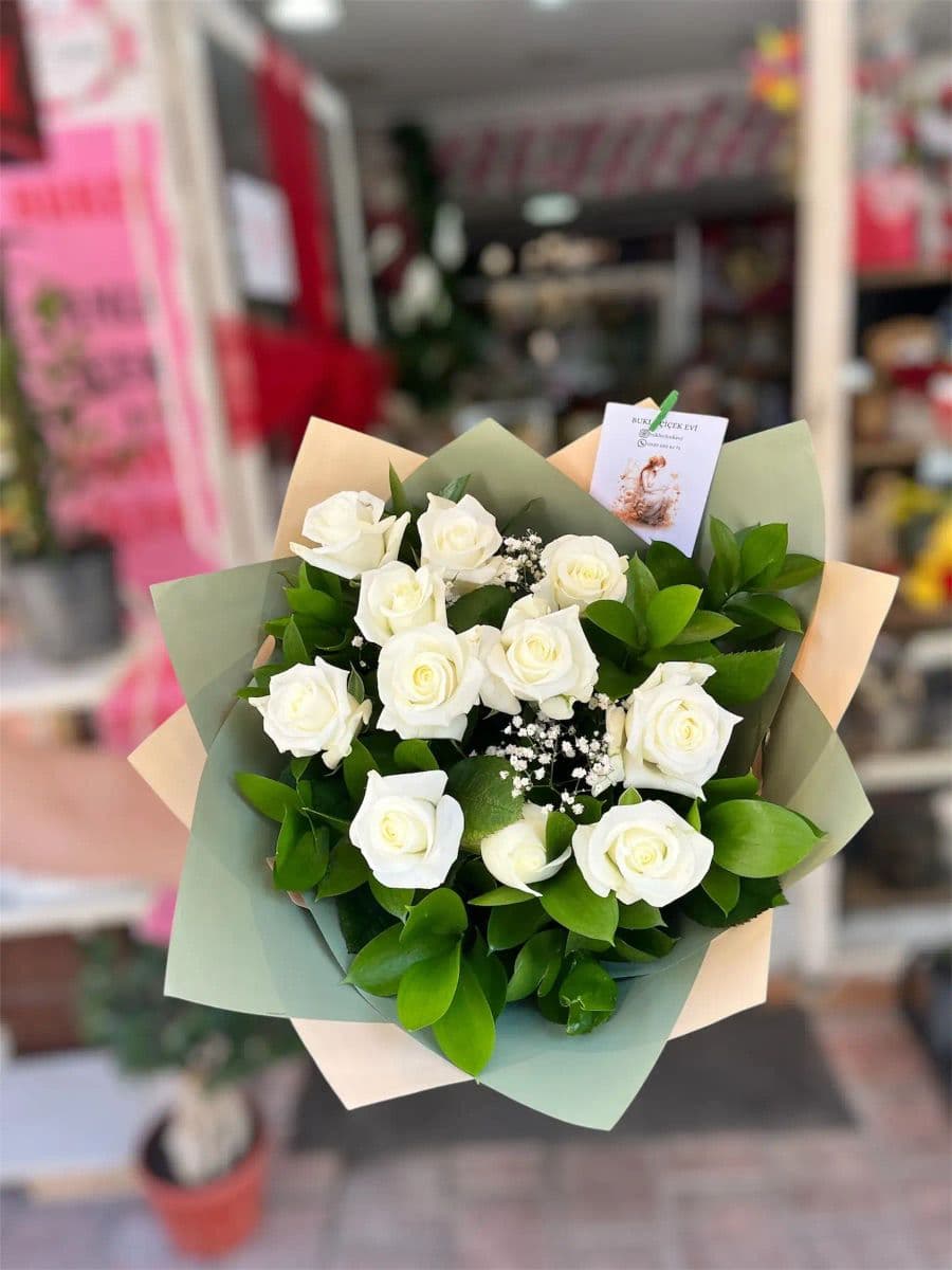 Naturel Kağıtta Beyaz Güller