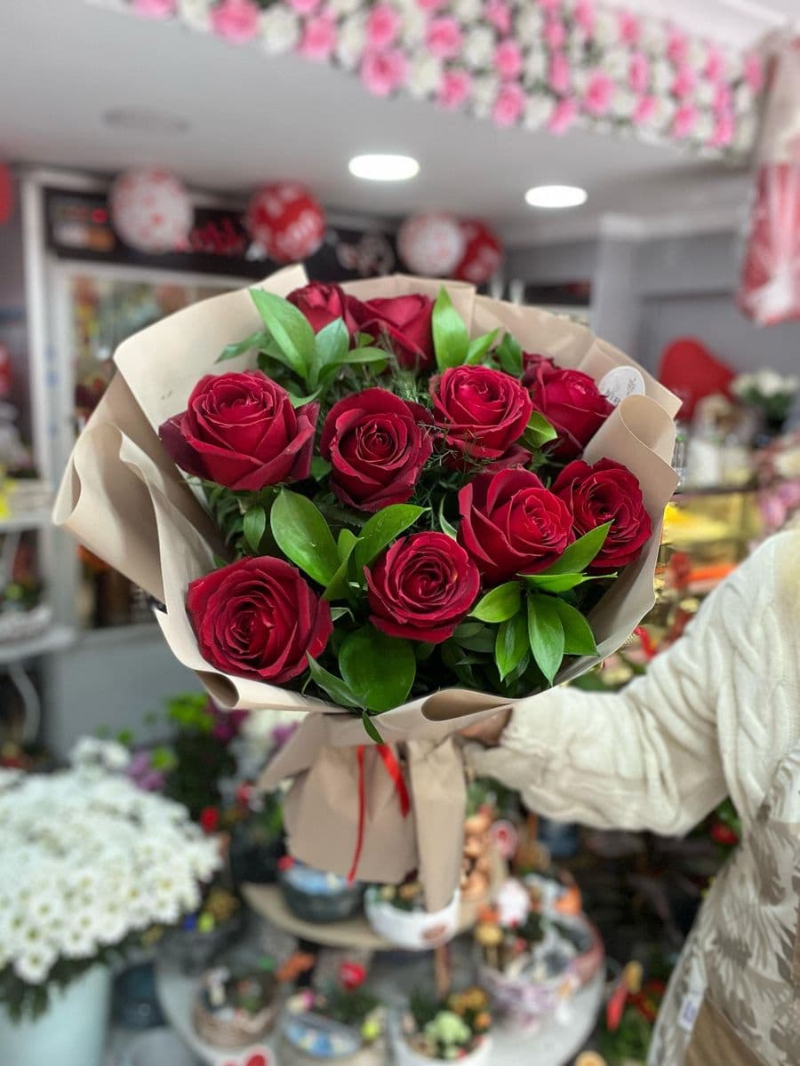 Natural Kağıtta 11 Gül Buketi