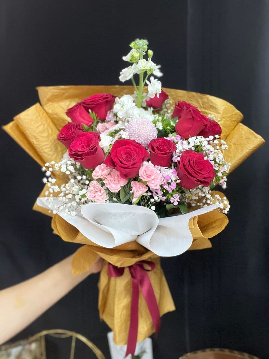 Gül Ve Mini Karanfil Buketi