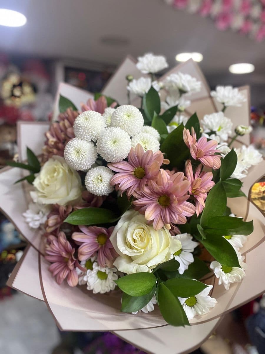 Soft Tonlarda Beyaz Güllü Krizantem