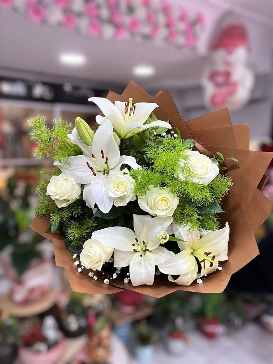 Beyaz Güllü Kazablanka Buketi