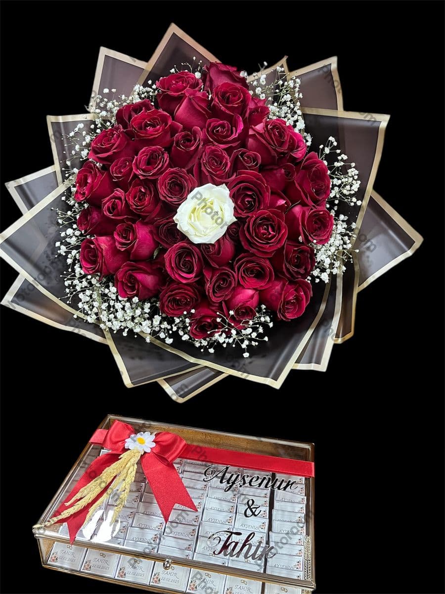 Siyah Jelatinde Canlı Güller Ve Çikolata